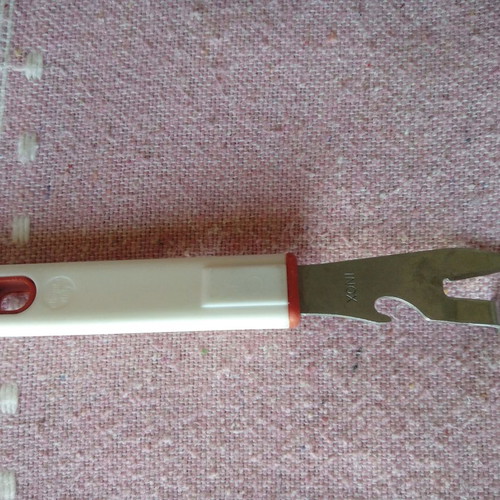 Can and bottle opener like new