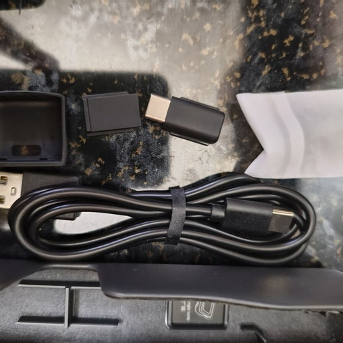 DJI Osmo Pocket 2 like new with tripod and phone holder set