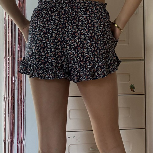 Hollister Ultra High Waisted Summer Shorts XS Romantic Floral Ruffle