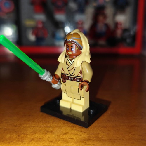 Stass Aliee Star Wars figure like new with green lightsaber