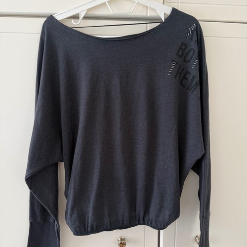 Attrattivo Medium blouse with off-shoulder and long sleeves used