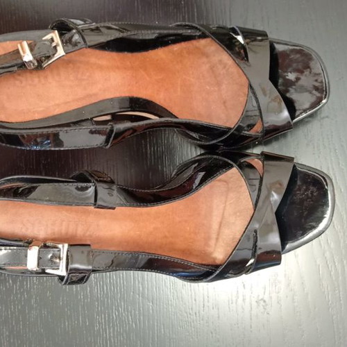 Schutz sandals new with wooden heel and patent leather size 40
