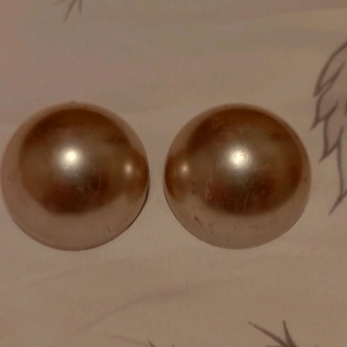 Clip-on earrings retro iridescent like new, beige