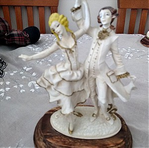 Αγαλματάκι με ζευγάρι που χορεύει