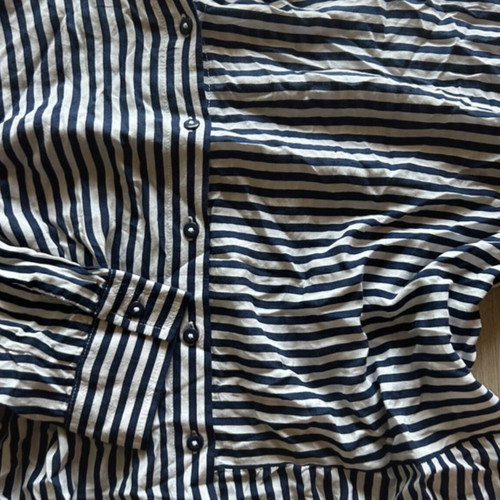 Shirt like new, size M, white and blue