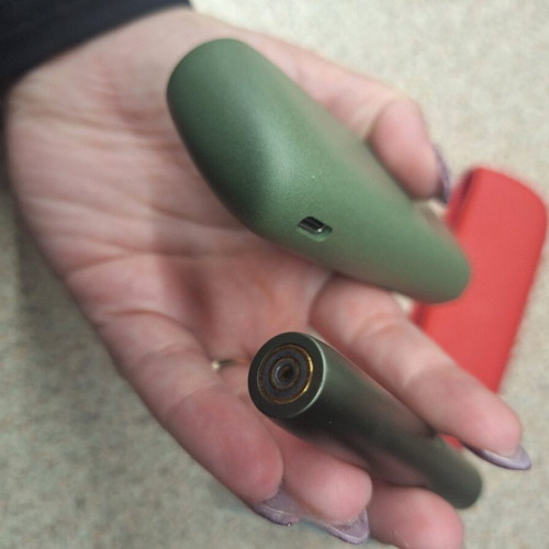 IQOS ILUMA Moss Green σαν καινούργιο με θήκη Bright Coral δώρο