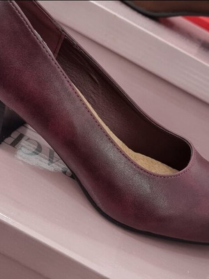 Anatomical pump new with thick low heel, size 36, burgundy
