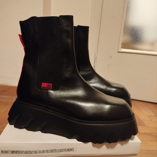 Love Moschino ankle boots size 40 new, black leather