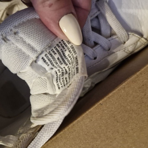 Nike athletic shoes like new, size 40, white