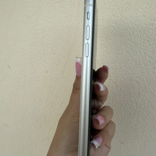 Apple iPhone 11 64GB White smartphone