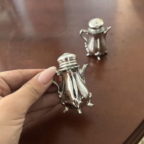 Salt and pepper shakers vintage, like new