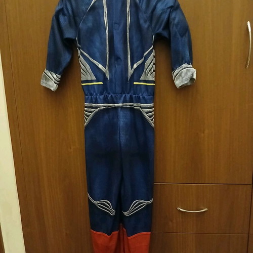 Superman costume used for 7-8 years old, size 122-128 missing red case