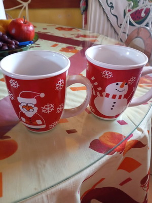 Christmas mugs set, 5 with handles and 1 with silicone lid