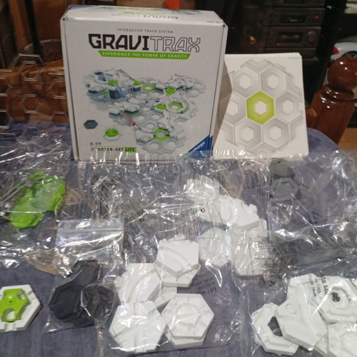 GraviTrax starter set like new, missing 3 marbles