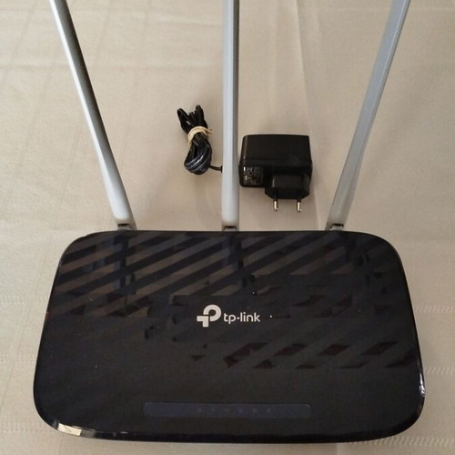 TP-Link Archer C20 router with 3 external antennas
