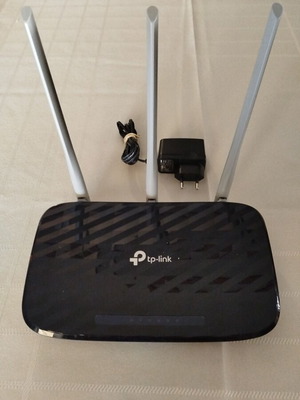 TP-Link Archer C20 router with 3 external antennas