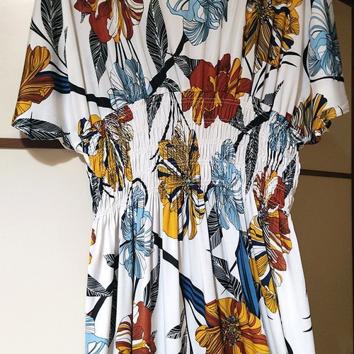 Dresses XL set of 3 like new, floral and lace details