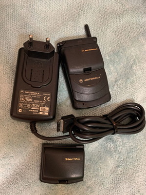 Motorola Star Tac κινητό τηλέφωνο μεταχειρισμένο με φορτιστή και 2 μπαταρίες