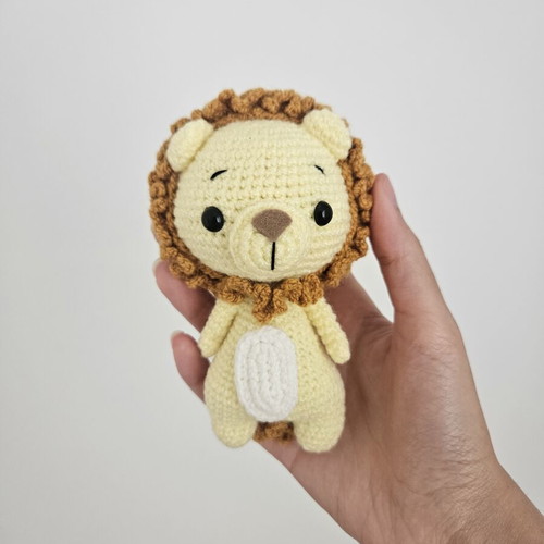 Crochet small lion handmade