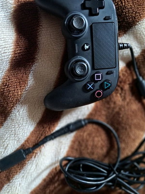 Nacon PS4 controller used with cable issue