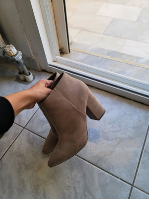 H&M ankle boots used, size 40, beige suede, 10cm heel