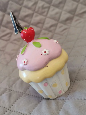Ceramic cupcake with clip new
