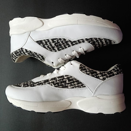 Creamberry’s women's athletic shoes new, white with black details, size 40