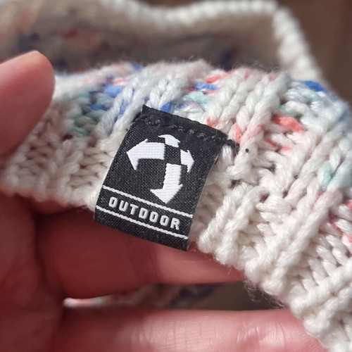Adidas beanie one size like new, multicolor