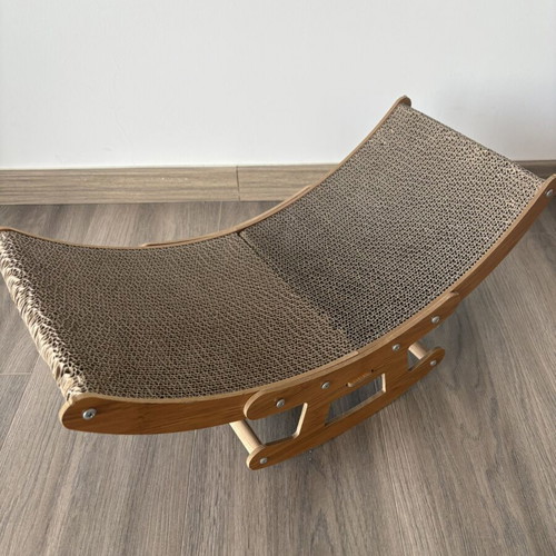 Cat Scratching Bed Like New, Wooden Brown