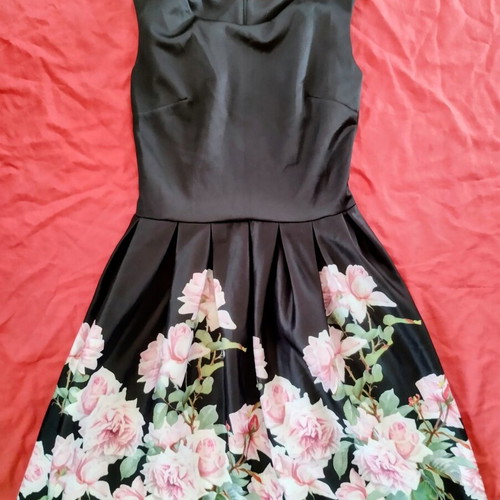 Women's sleeveless dress used, size small