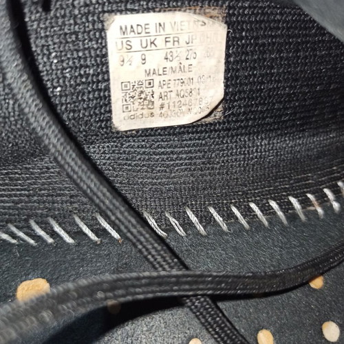 Adidas Yeezy Bred sneakers size 43 like new, black
