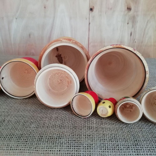 Vintage wooden Babushka 5 dolls like new