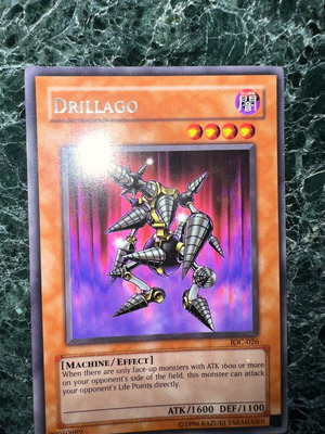 Yu-Gi-Oh! κάρτα Drillago με ασημένια γράμματα σε άριστη κατάσταση