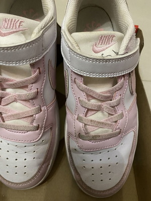 Αθλητικά παπούτσια Nike σαν καινούργια, νούμερο 34, άσπρα και ροζ