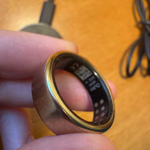 Oura Ring 4 Gold size 10 like new with charger