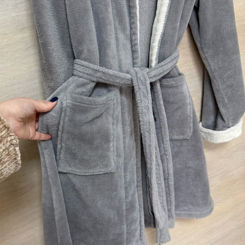 Fleece hooded warm bathrobe with pockets, Cool brand
