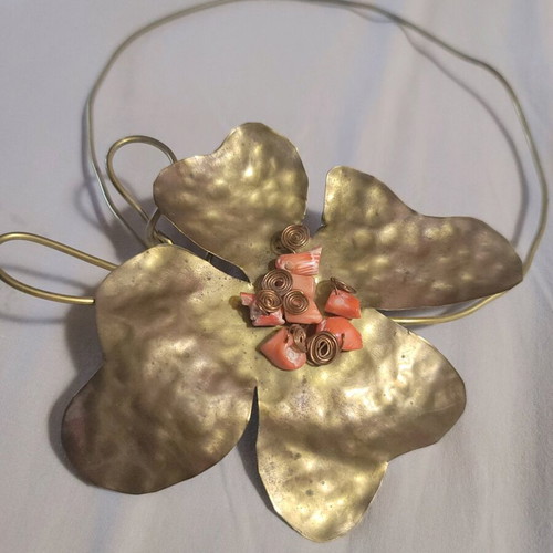 Handmade hammered necklace with semi-precious stones gold like new