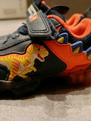 Bull Boys kids shoes size 26 athletic like new, blue and orange