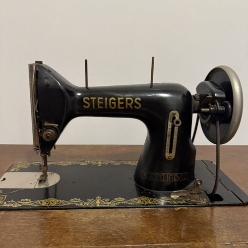 Antique Sewing Machine Table like new, functional from 1960