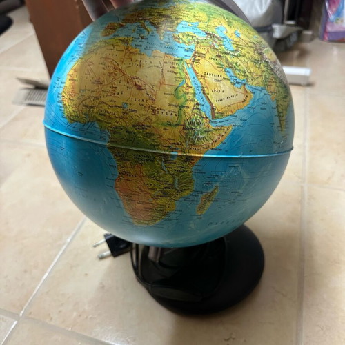 Globe table large used with power cord
