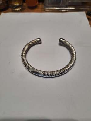 925 silver bracelet like new with hallmark