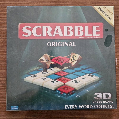 Scrabble original 3D like new, Portuguese language