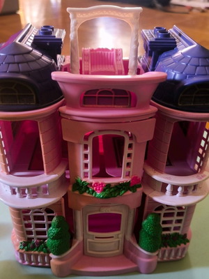 Fisher-Price Loving Family Sweet Streets Townhouse dollhouse like new vintage