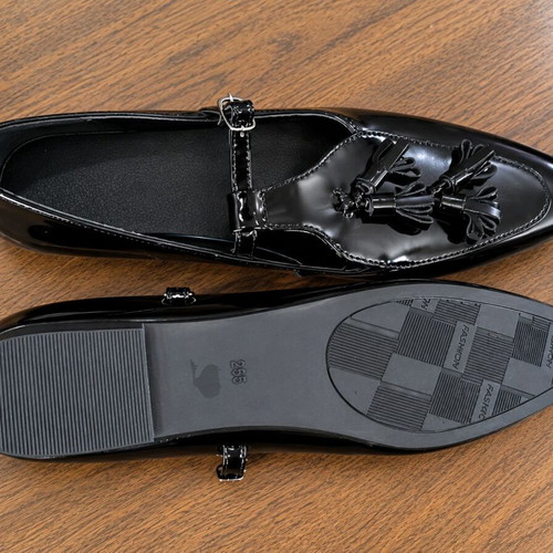 Loafers black patent leather with tassels size 41 new