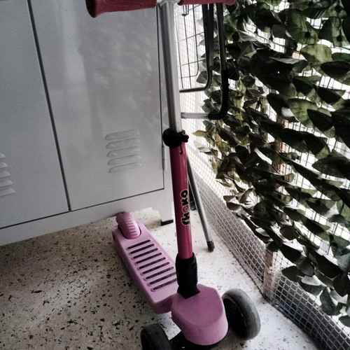Shoko kids scooter used with light-up wheels