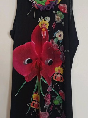 Desigual αμάνικη μπλούζα Large σαν καινούργια με πολύχρωμες λεπτομέρειες και κέντημα