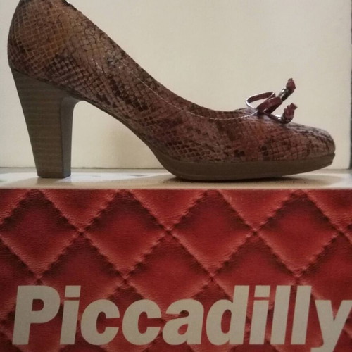 Piccadilly anatomical heels with snake pattern 8cm size 38 like new