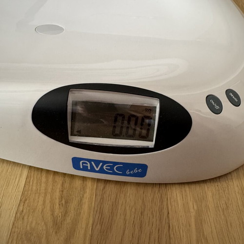 AVEC bébé electronic baby scale like new with music function