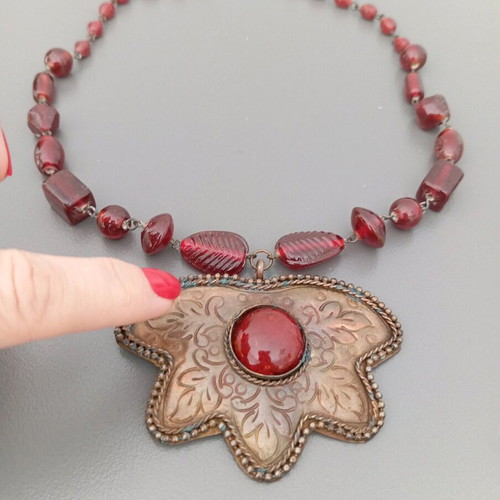 Necklace like new with red beads and metal leaf pendant