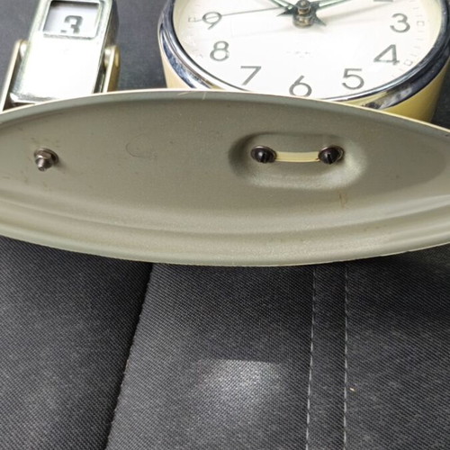 Vintage wind-up alarm clock with date like new